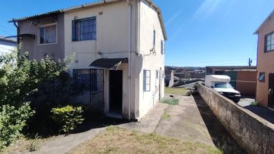 Semi-detached For Sale in Moorton, Chatsworth