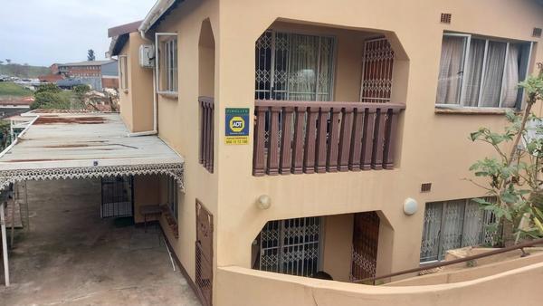 House For Sale in Crossmoor, Chatsworth